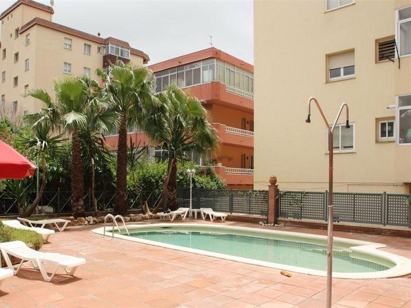 Apartamentos Imperial Салоу Екстериор снимка