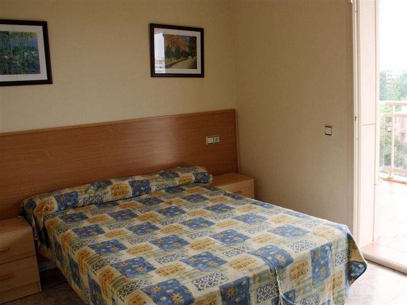 Apartamentos Imperial Салоу Екстериор снимка
