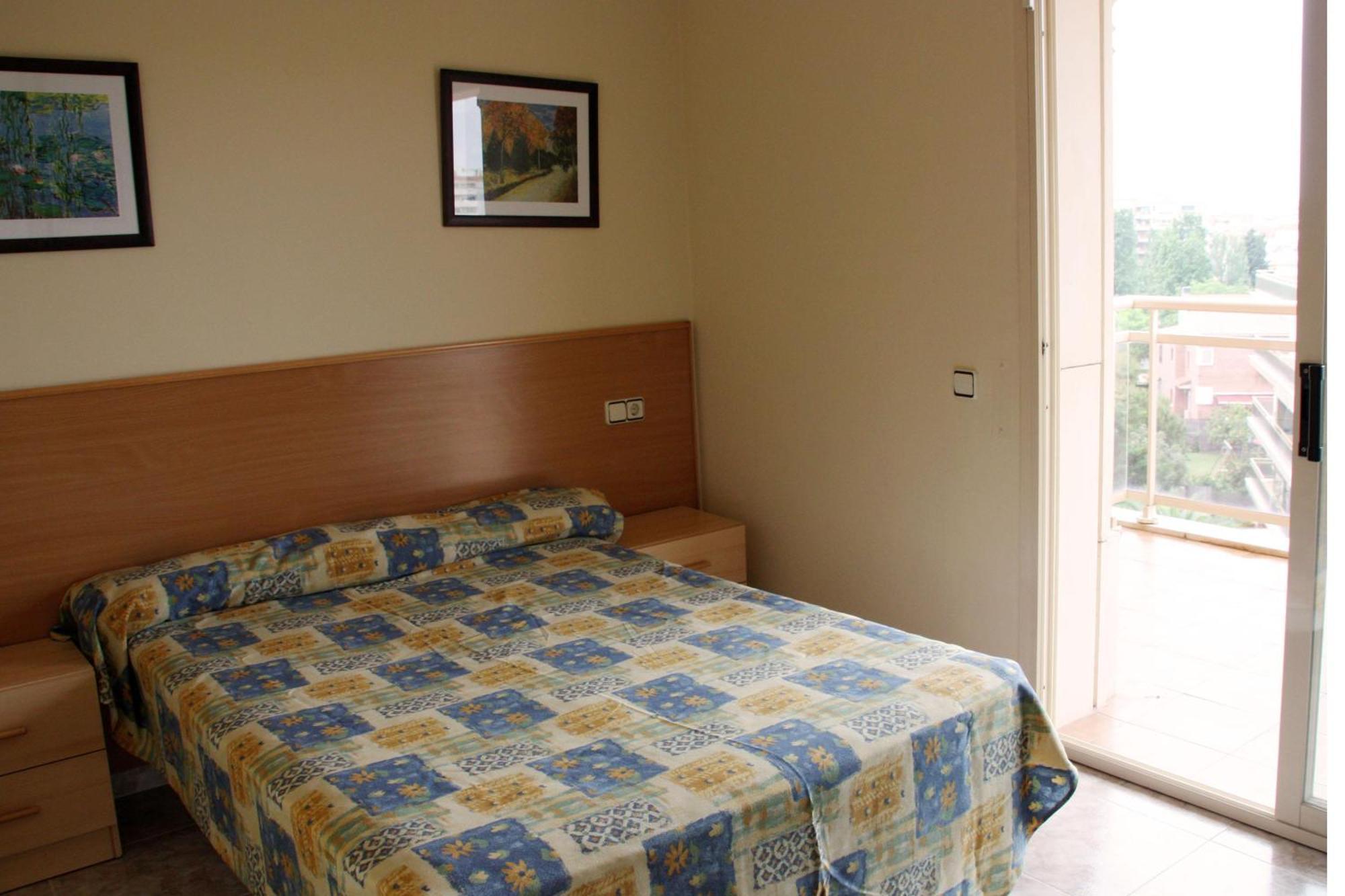 Apartamentos Imperial Салоу Екстериор снимка