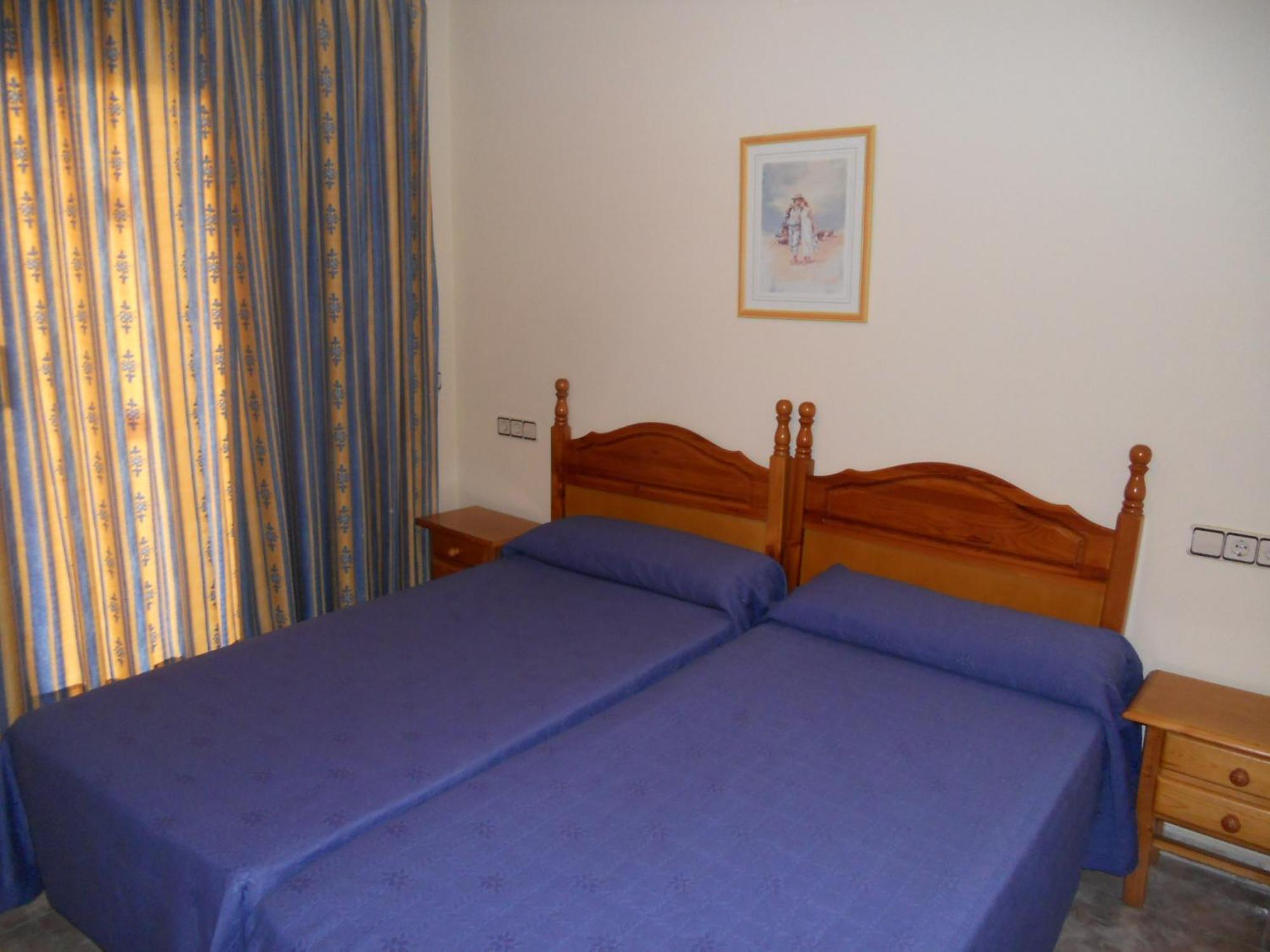 Apartamentos Imperial Салоу Стая снимка
