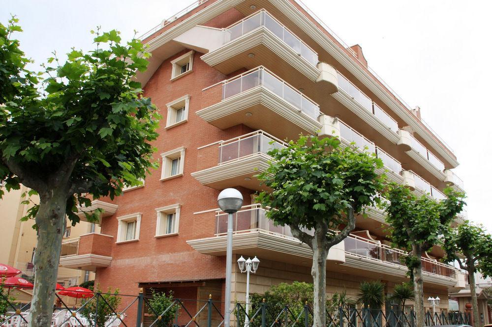 Apartamentos Imperial Салоу Екстериор снимка