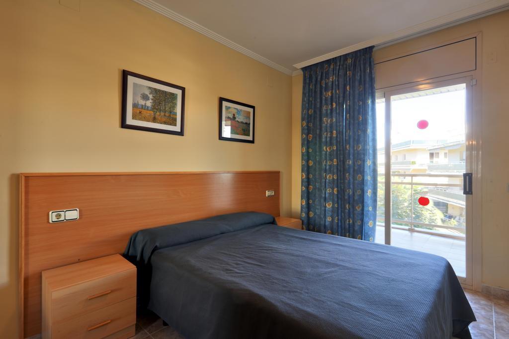Apartamentos Imperial Салоу Екстериор снимка