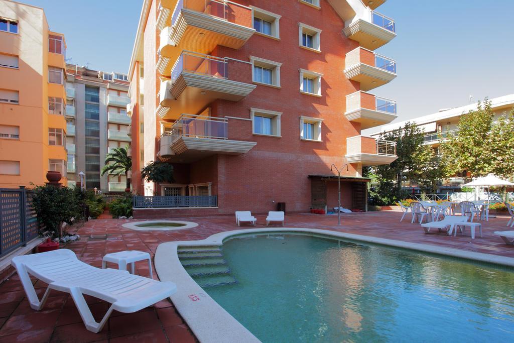 Apartamentos Imperial Салоу Екстериор снимка