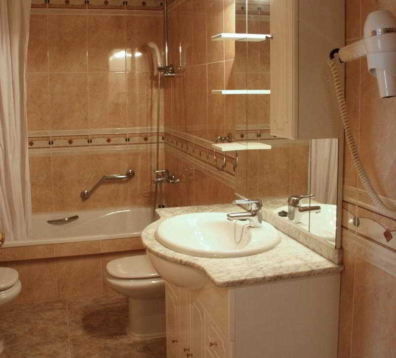 Apartamentos Imperial Салоу Екстериор снимка
