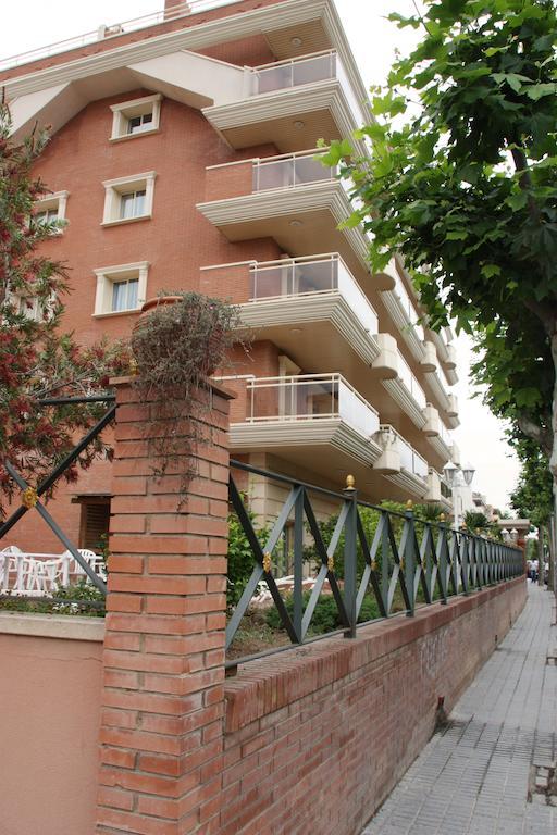 Apartamentos Imperial Салоу Екстериор снимка