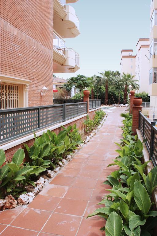Apartamentos Imperial Салоу Екстериор снимка
